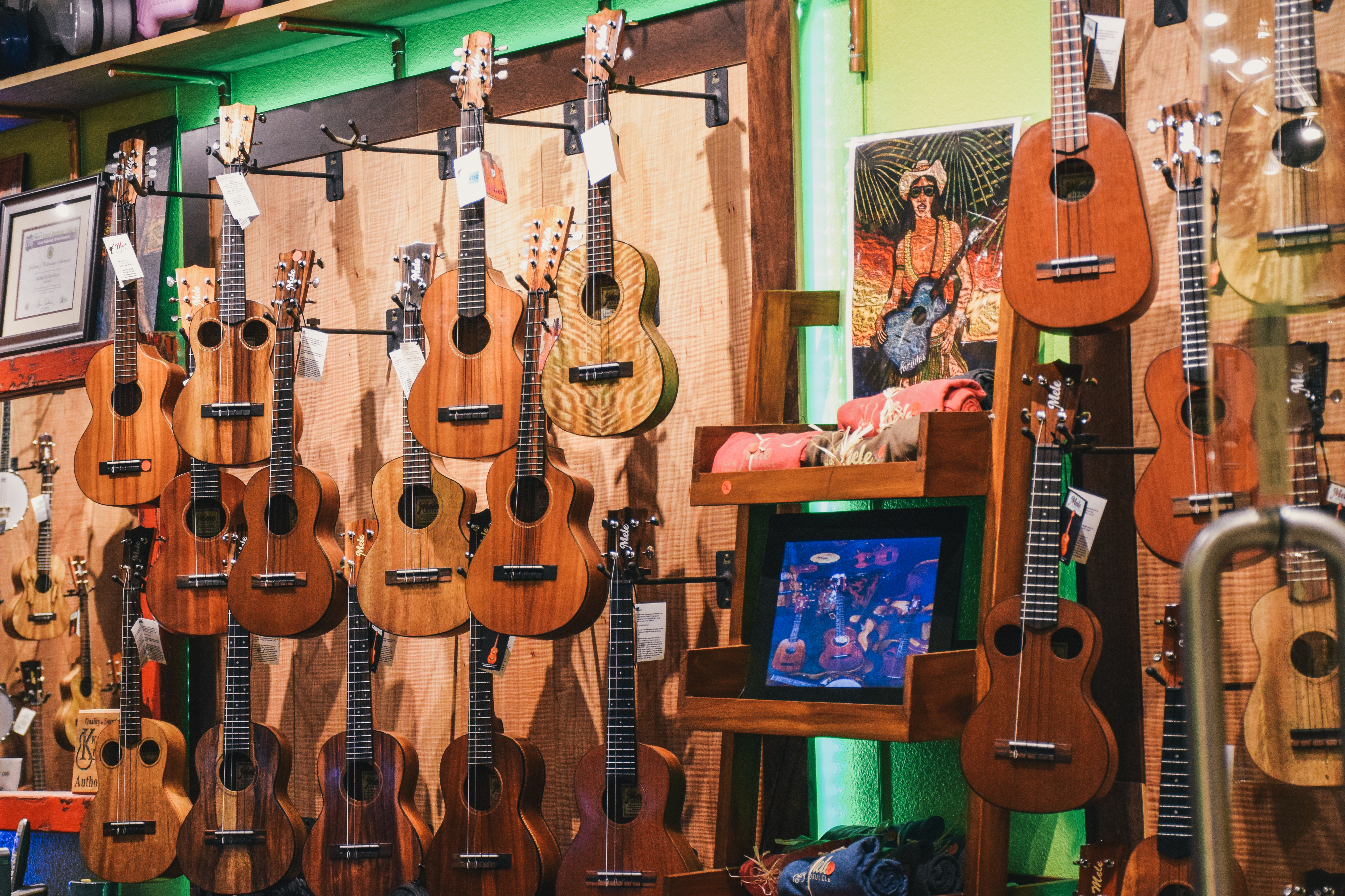 ukulele shops maui